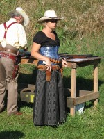 /album/fotogalerie-historicky-i-european-sass-cowboy-action-shooting-se-uskutecnil-v-italii/pekne-italske-kovbojky-jpg/